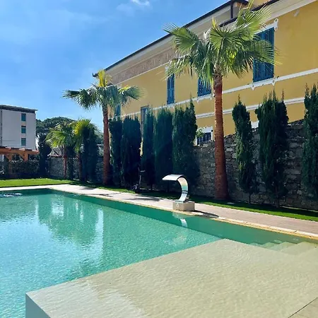 Alaxia Luxury *