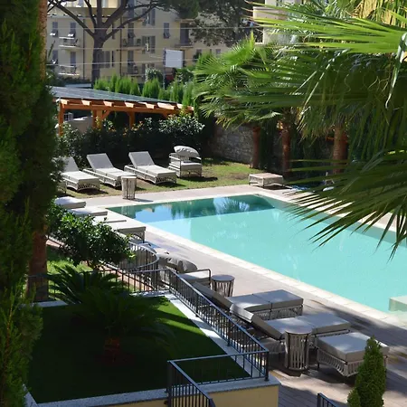 Alaxia Luxury Apartament *