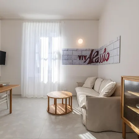 Alaxia Luxury *