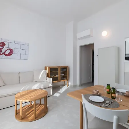 Alaxia Luxury Apartament *