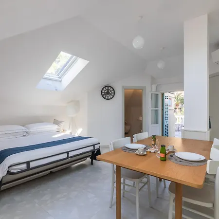 Alaxia Exclusive * Alassio